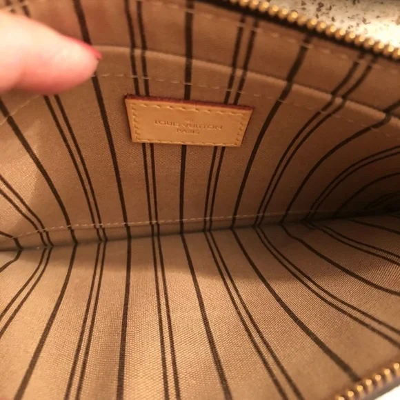 LV Neverfull Pochette in MonoGram - Picture 5 of 5